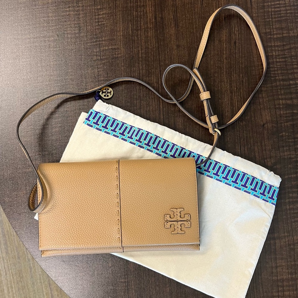 NWOT Tory Burch Crossbody Bag with wallet insert in tan.